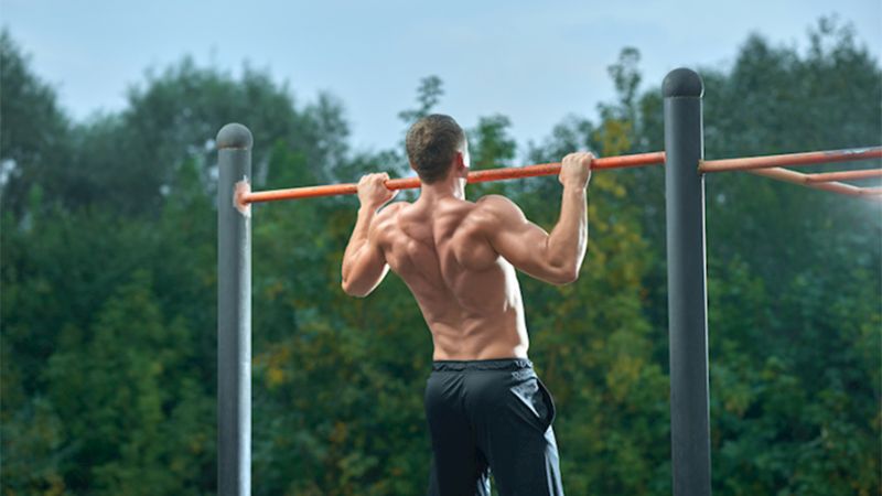 Hít xà đơn giúp tăng sức mạnh phần thân trên