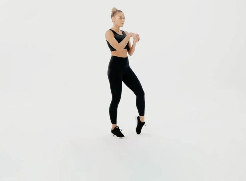 Khởi động trước buổi tập fitness để cơ thể chuyển dần từ trạng thái nghỉ sang vận động