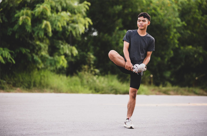 Khởi động nhẹ nhàng trước khi đi bộ