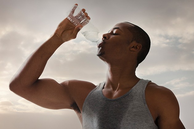 Uống đủ nước khi tập Gym