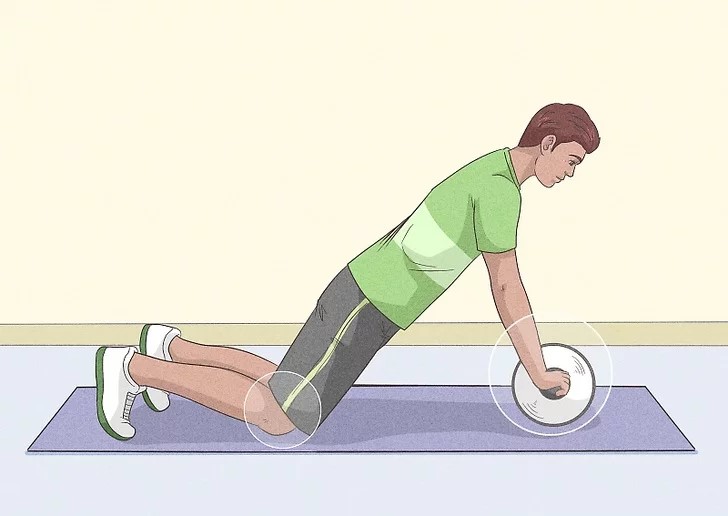 Người mới nên bắt đầu từ phạm vi chuyển động ngắn khi tập cùng con lăn tập bụng