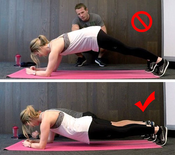 Nâng hông quá cao là lỗi phổ biến và thường gặp khi plank