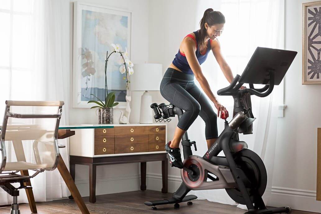 Xe đạp tập thể dục tại nhà giúp chúng ta chủ động thời gian tập luyện