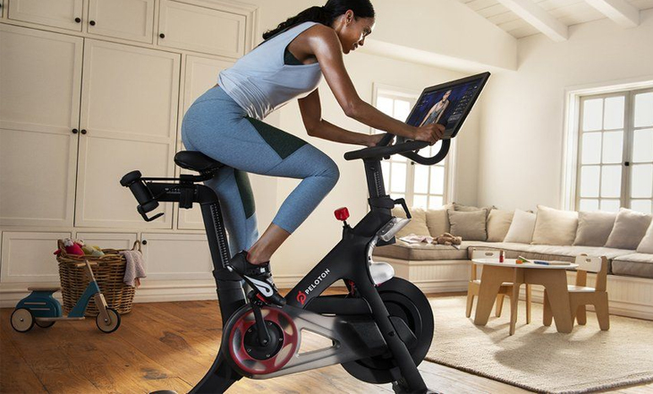 Đạp xe trong nhà bằng xe đạp thể dục hình thức cardio tốt