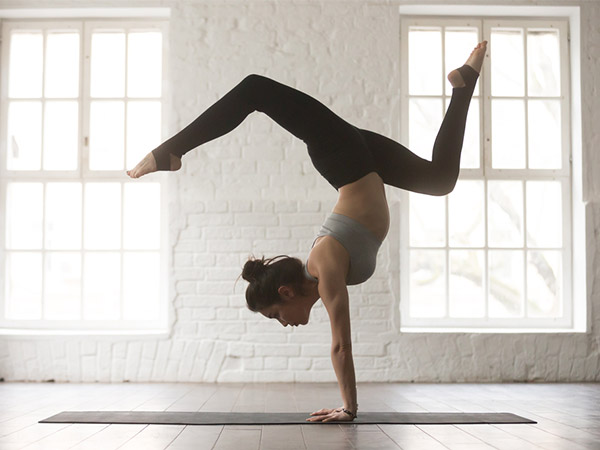 Tập yoga giúp cơ thể dẻo dai, cuốn hút hơn