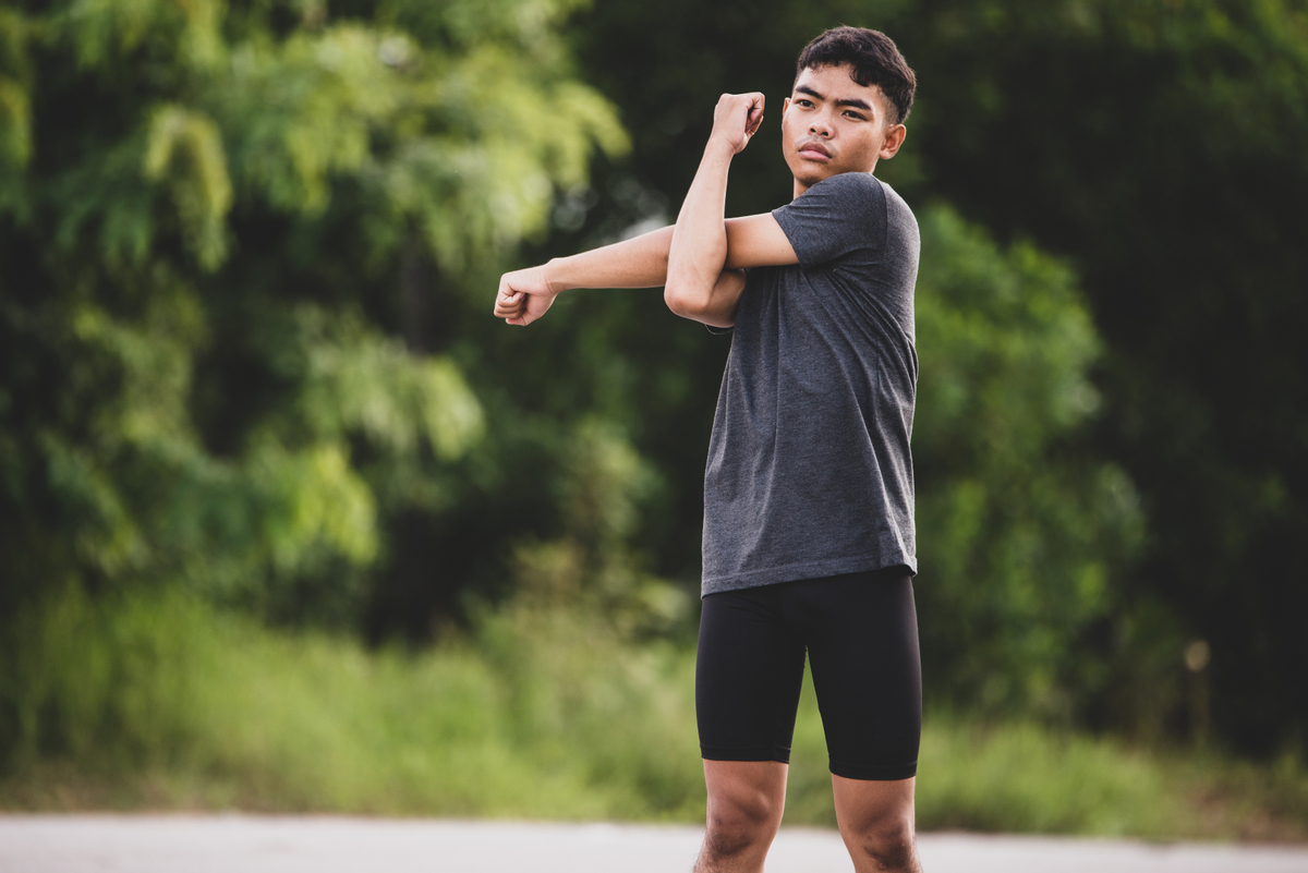 Hãy chủ động thả lỏng vai, tránh gồng khiến cơ thể bị mệt