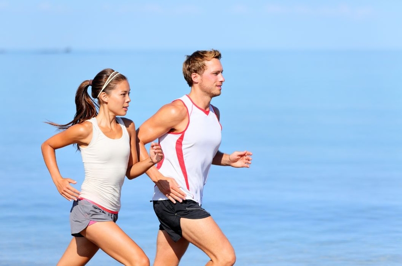 Điều chỉnh tư thế và dáng người phù hợp khi chạy bộ 