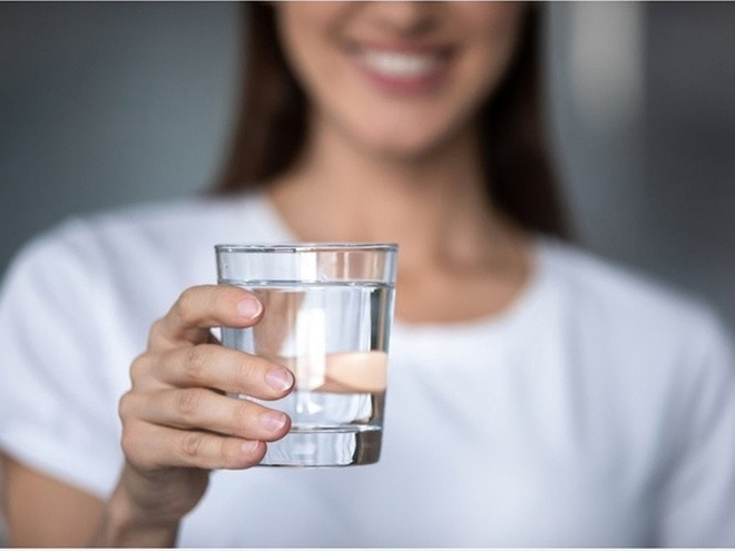 Không nhất thiết phải uống đúng 2–3 lít mỗi ngày
