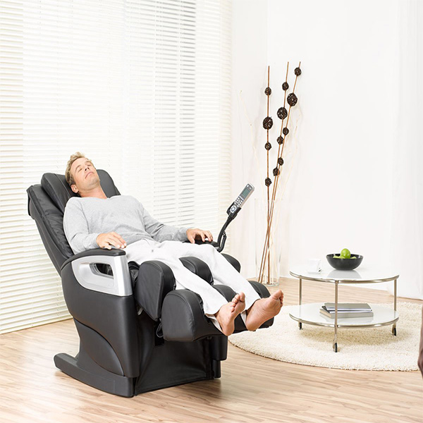 Ngồi ghế massage giúp bạn giảm căng thẳng, mệt mỏi