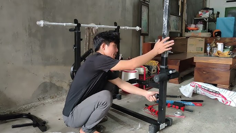 Lắp khung chính cho giàn tạ