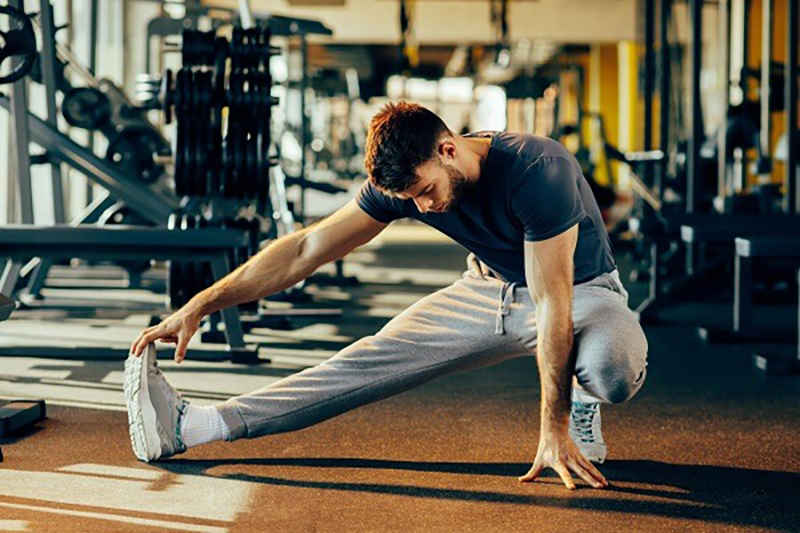 Khởi động trước đi tập luyện cùng ghế tập bụng