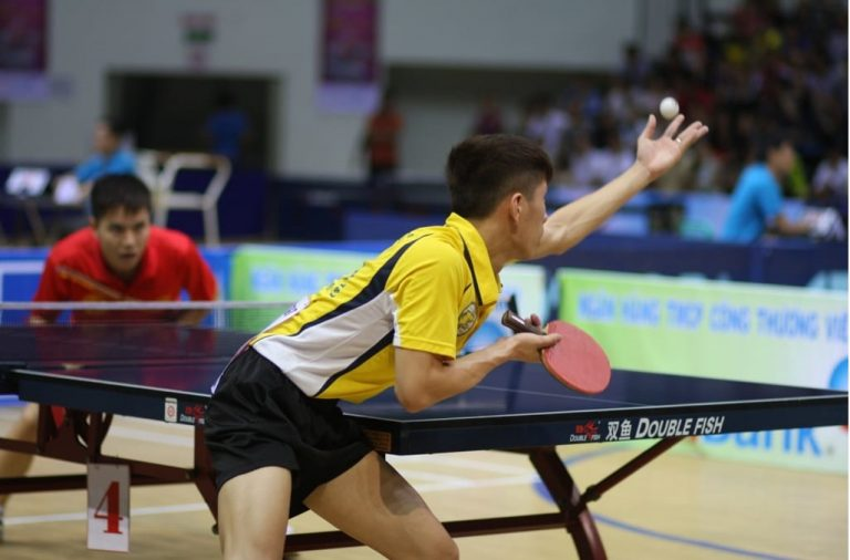 Tư thế giao trả bóng bàn đơn 