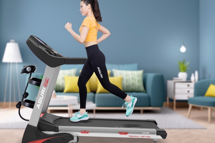 Đi bộ trên máy khoảng 20–30 phút mỗi ngày sẽ giúp bạn giảm mỡ bụng
